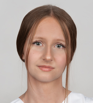  Lara Obermair